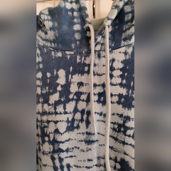 Volcom Blue Tie-Dye Hoodie - Picture 6 of 10